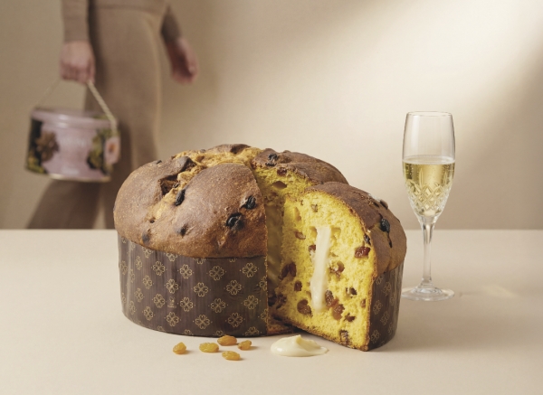 Panettone Moscato Wine Cream &amp; Raisins