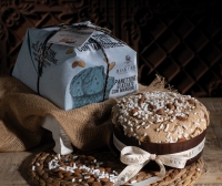 Rustico Collection: Panettone with icing & almonds