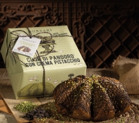 Pandoro Star-shaped Pistachio Bronte DOP Cream &amp; Dark Chocolate &amp; Pistachio pieces