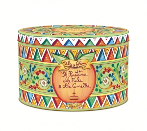 Dolce &amp; Gabbana collection: Panettone with Candied Apple &amp; Cinnamon, on the top cross cut engraving