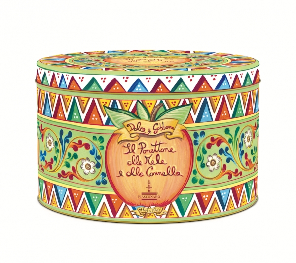 Dolce &amp; Gabbana collection: Panettone with Candied Apple &amp; Cinnamon, on the top cross cut engraving