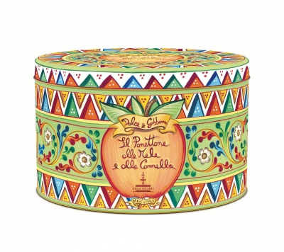 Dolce &amp; Gabbana collection: Panettone with Candied Apple &amp; Cinnamon, on the top cross cut engraving