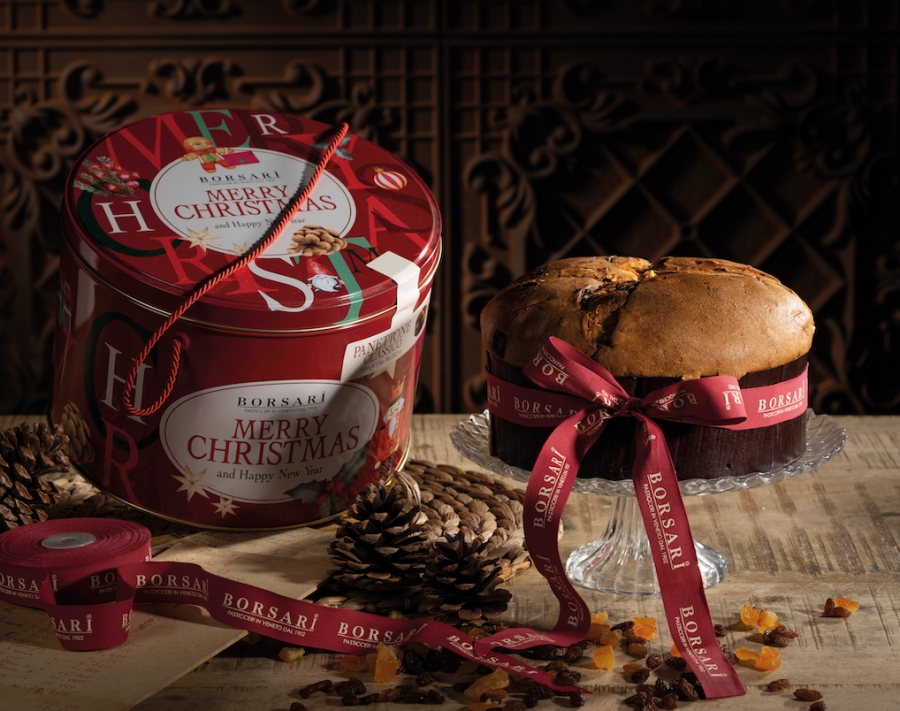 Panettone Classico with raisins candied fruits in Red Christmas tin