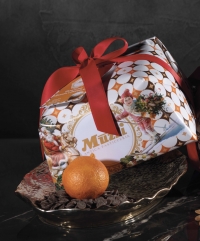 Panettone with chocolate chips & orange cream