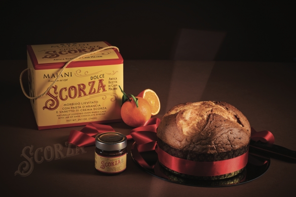 Panettone Orange Dough with Scorza Spreadable Dark Chocolate Cream in Vintage Box with Handle
